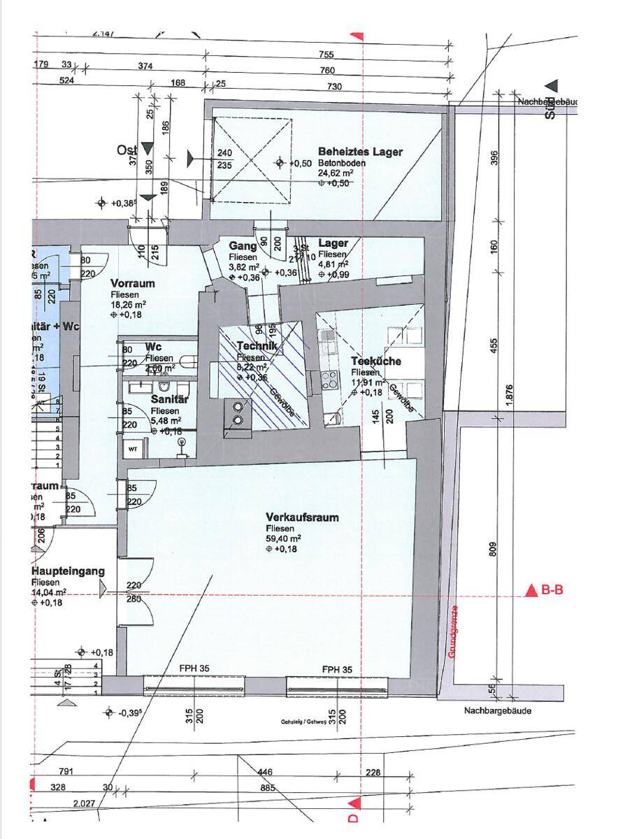 Detaillierter Grundriss mit verschiedenen Räumen wie Verkaufsraum, Teeküche und Sanitärbereichen.