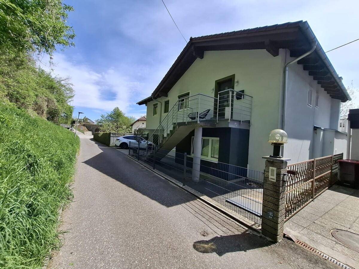 GROßZÜGIGES ZWEIFAMILIEN- BZW. MEHRGENERATIONENHAUS MIT POOL UND PV-ANLAGE - Widok 5