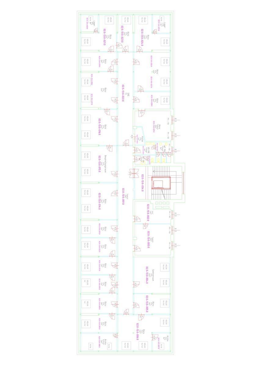 Detaillierter Grundriss einer Etage mit zahlreichen Büroeinheiten und einem zentralen Treppenhaus.