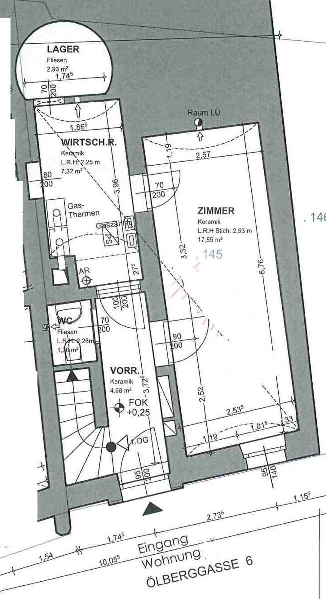 Grundriss des Erdgeschosses mit Zimmer, Wirtschaftraum und Lagerflächen.