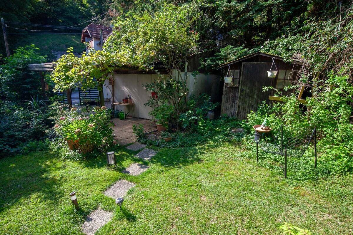 Garten und Garage