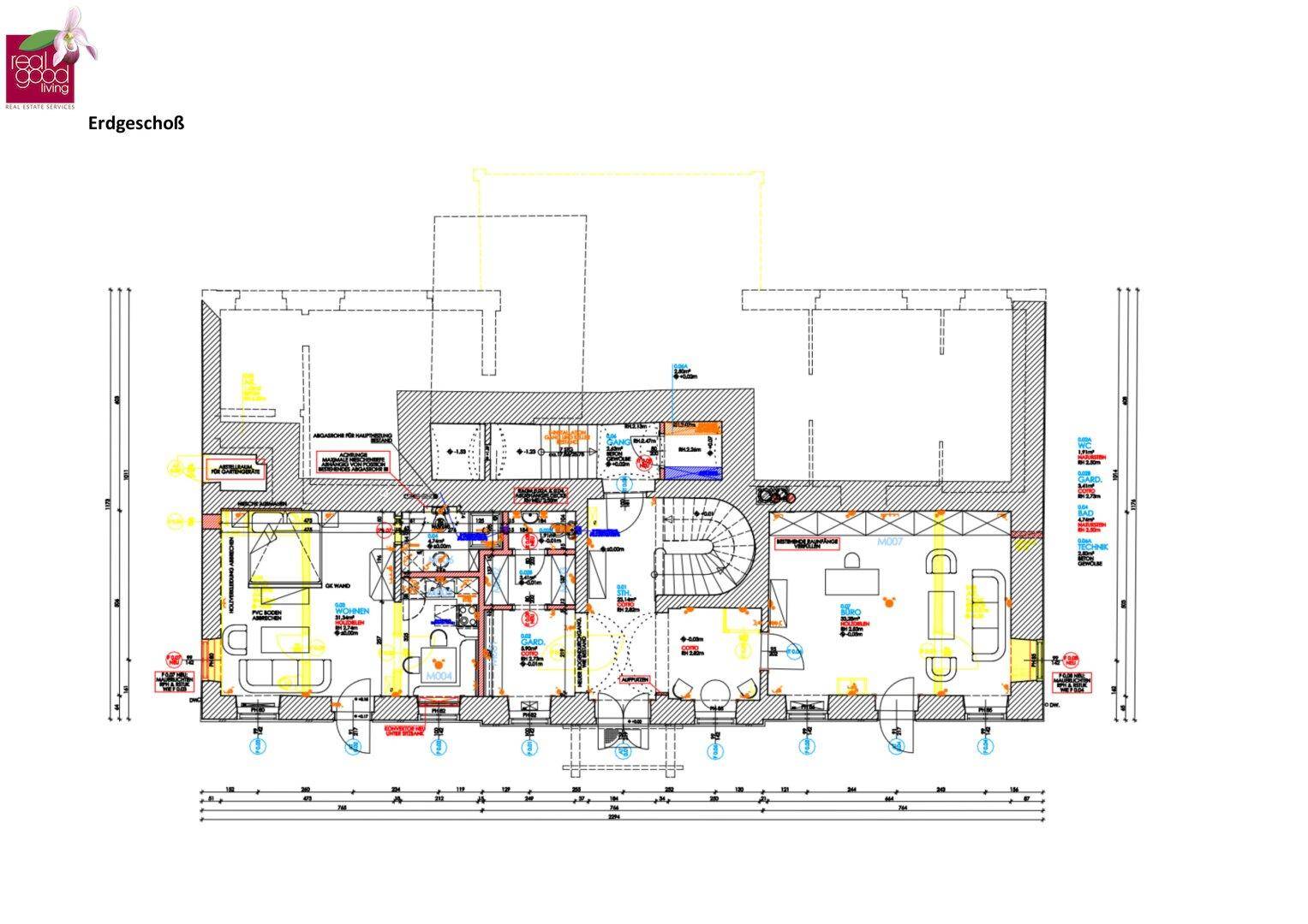 Grundriss des Erdgeschosses mit detaillierter Raumaufteilung und Treppenhaus.