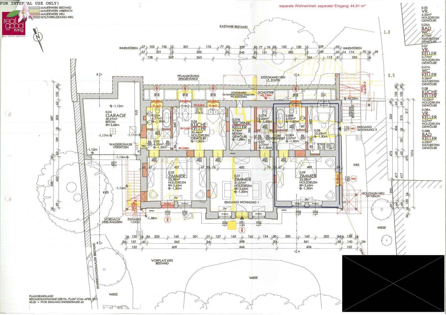 Detaillierter Grundriss mit Kellerräumen, Technik und Gartenbereichen.