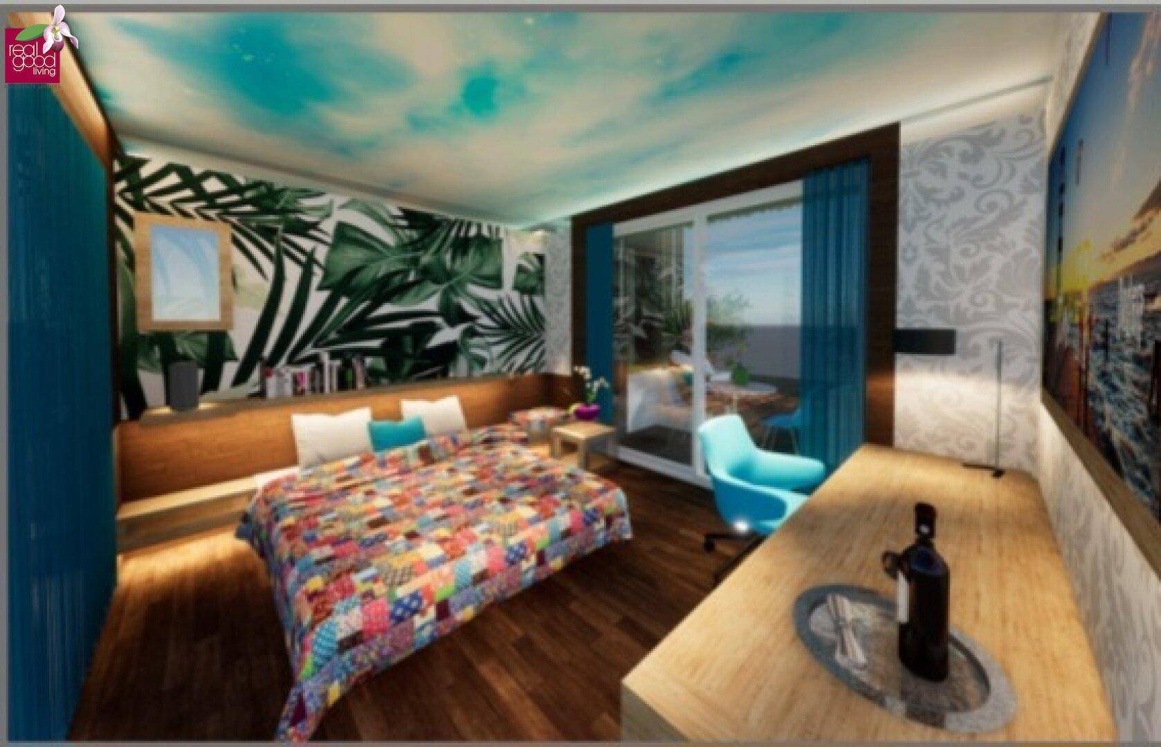 Modernes Schlafzimmer mit farbenfroher Bettdecke, Holzboden und Zugang zu einem Balkon oder einer Terrasse.