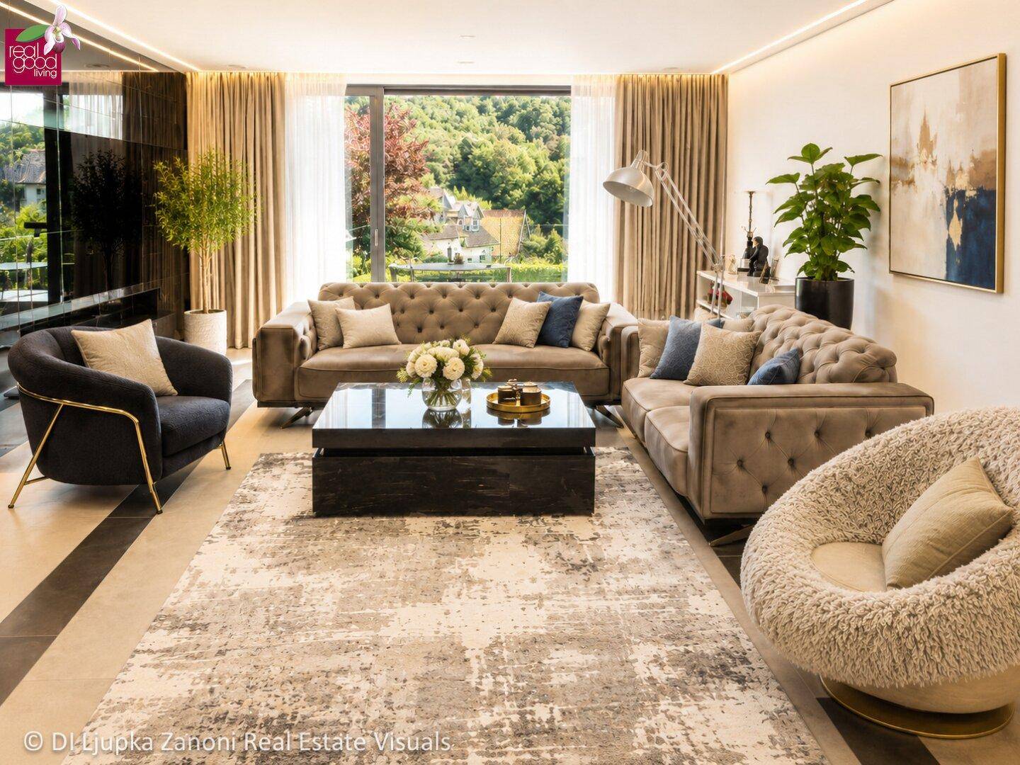 Elegantes Wohnzimmer mit bequemen Sofas, modernem Couchtisch und großem Fenster mit Bergblick.
