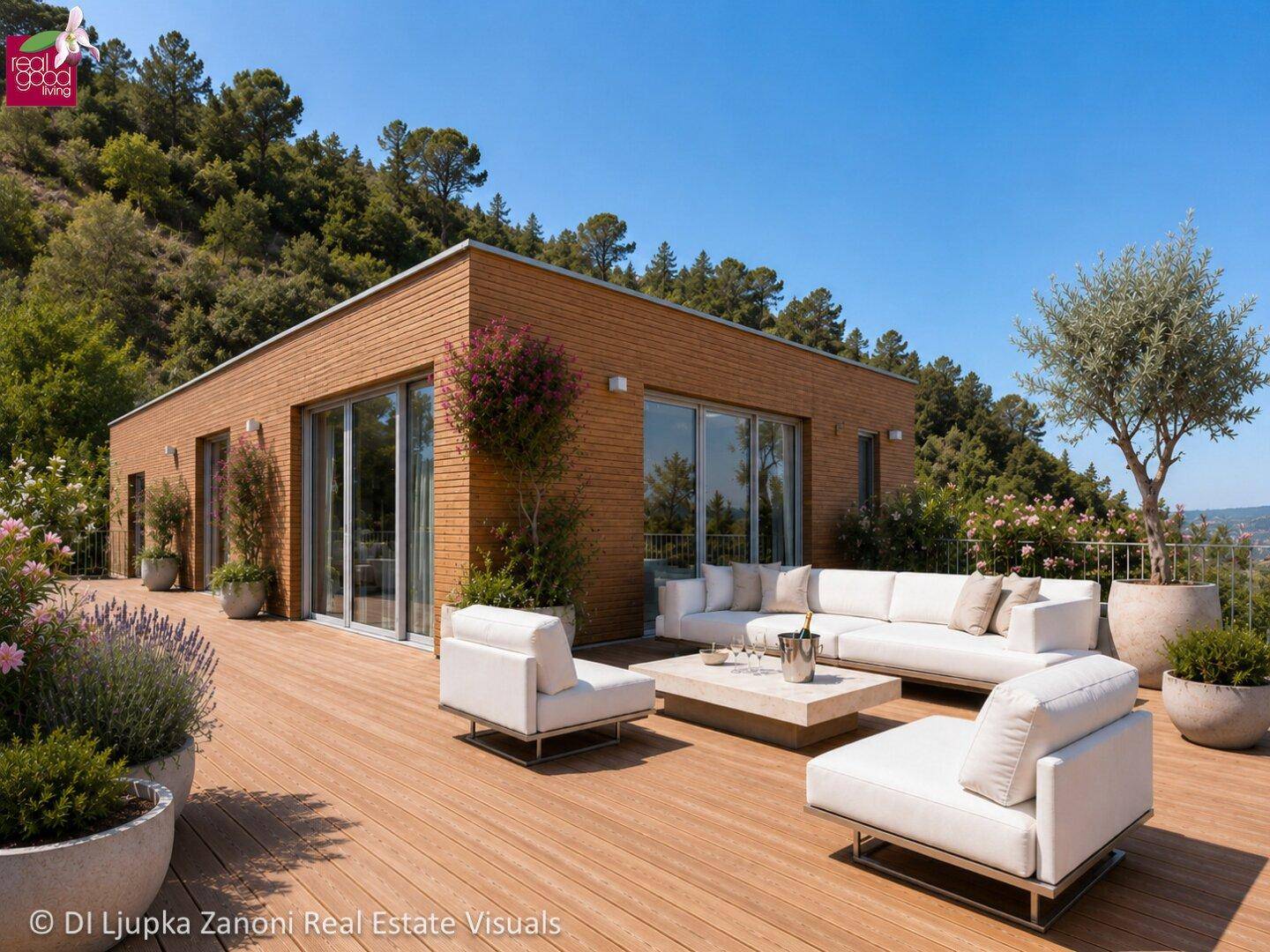 Weitläufige Holzterrasse mit modernen Gartenmöbeln und Blick auf die grüne Hügellandschaft.