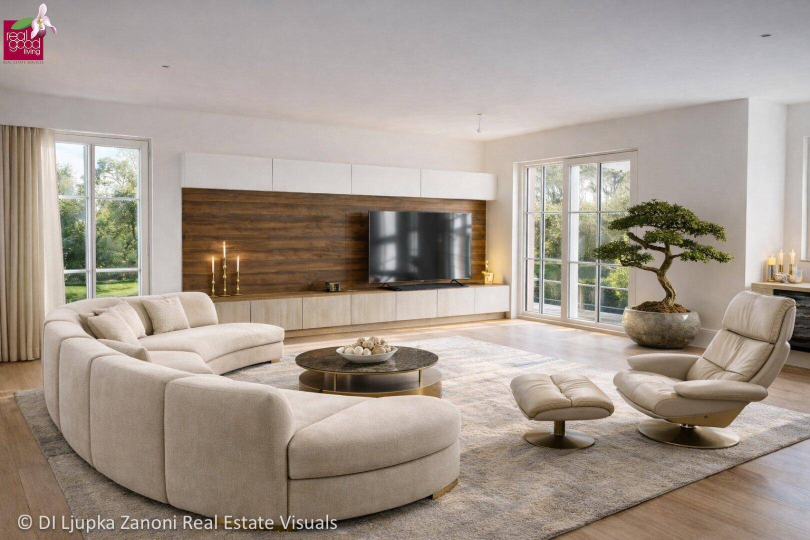 Geräumiges Wohnzimmer mit elegantem Sofa, modernem TV-Möbel und großen Fenstern zum Garten.