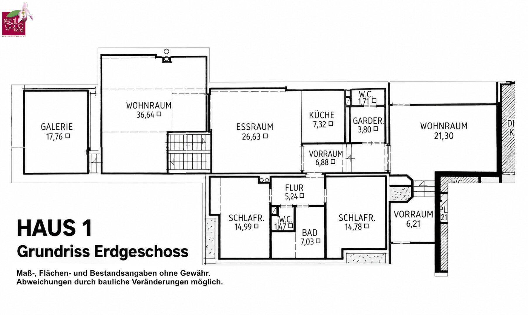 Grundriss des Erdgeschosses mit offenem Wohnbereich, Küche und drei Schlafzimmern.