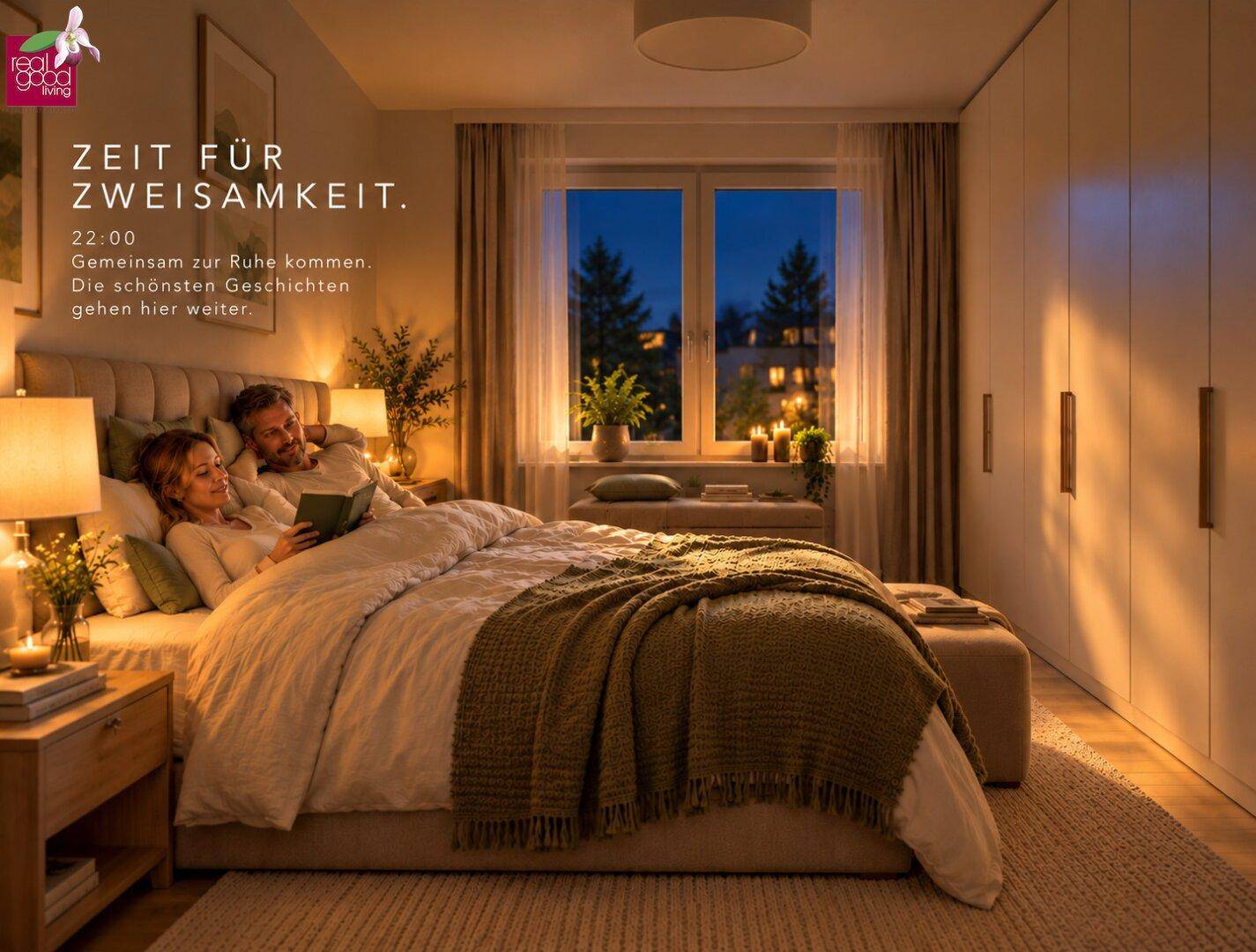 Gemütliches Schlafzimmer mit großem Doppelbett, Nachttischen und Einbauschränken für Stauraum.