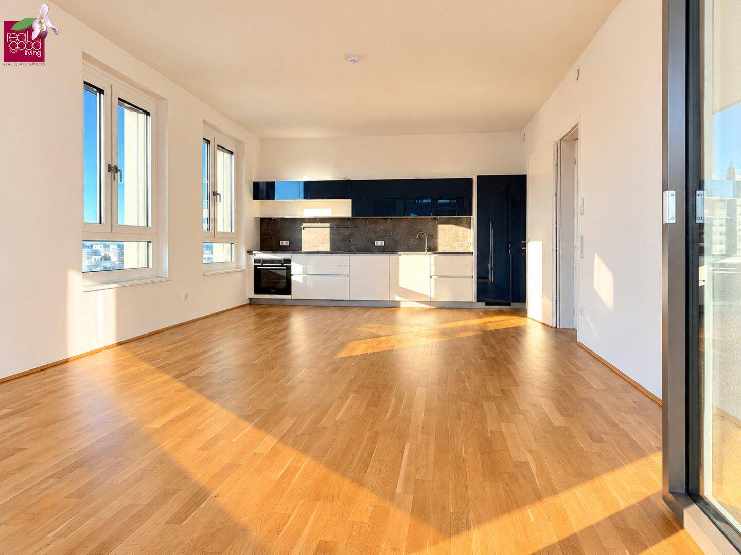 Familienwohnung mit Weitblick | 4 Zimmer, 20 m² Loggia, Spielplatz, Sauna &amp; Outdoorküche