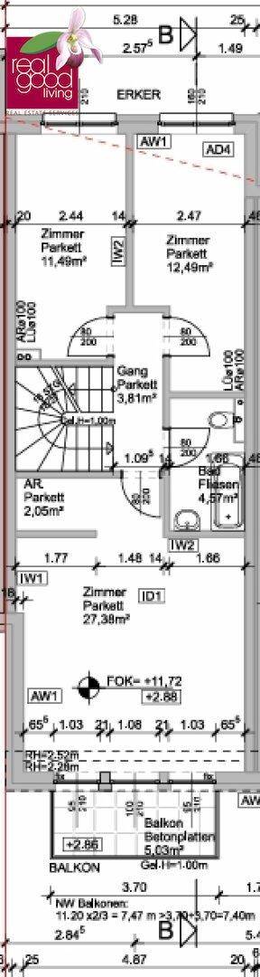 Grundriss des Obergeschosses mit Schlafzimmern, Bad und Balkon.