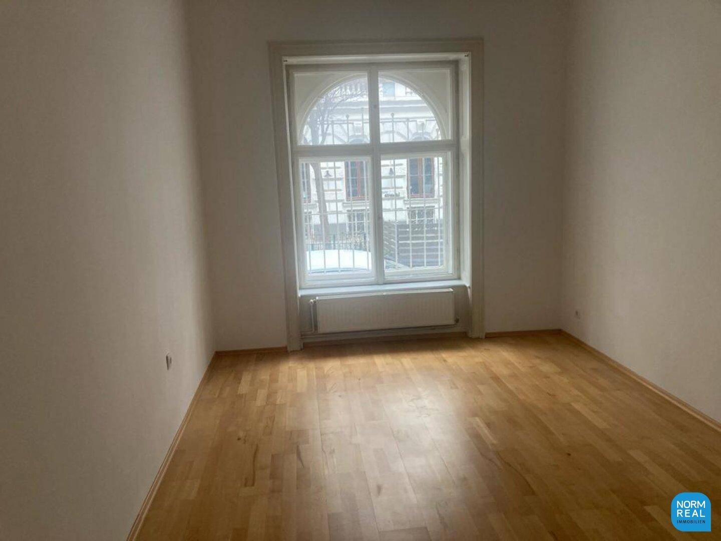 Schlafzimmer links