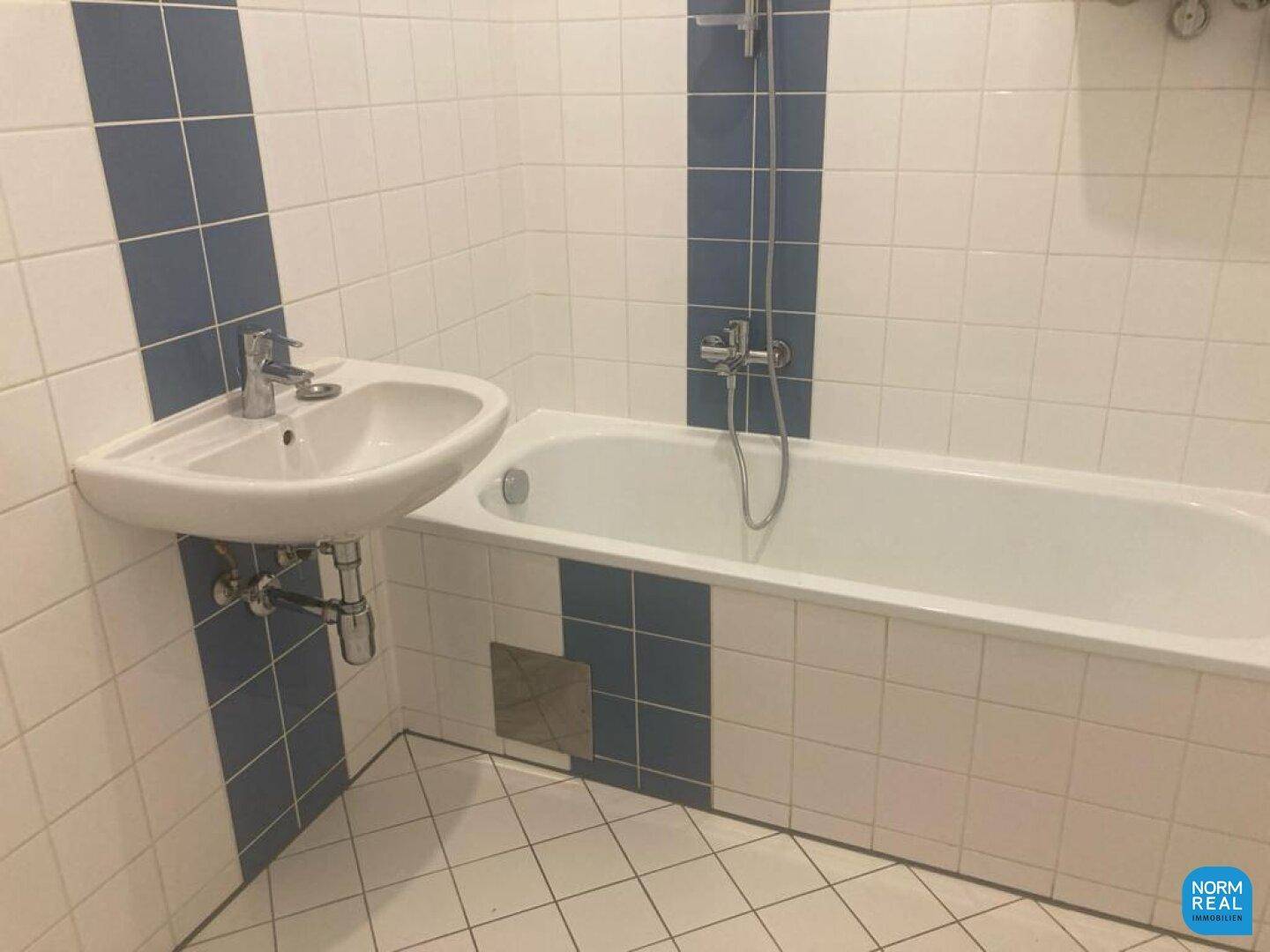 Bad mit Wanne