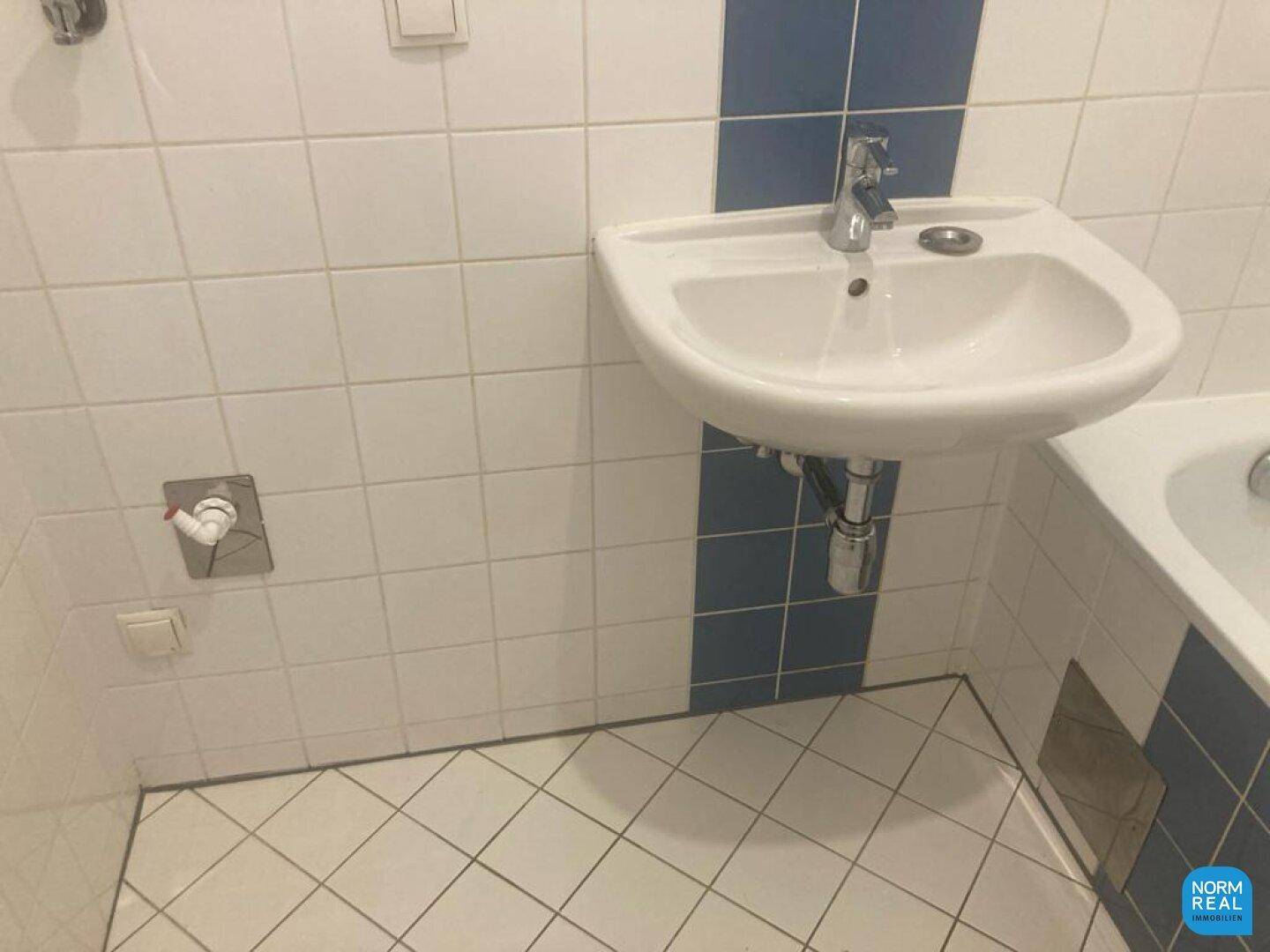 Waschtisch und WM-Anschluss