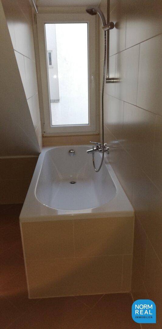Bad mit Wanne