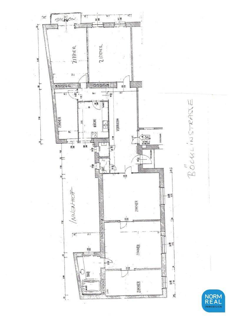 Detaillierter Grundriss einer Wohnung mit mehreren Zimmern, Küche, Bad, separatem WC und Balkon.