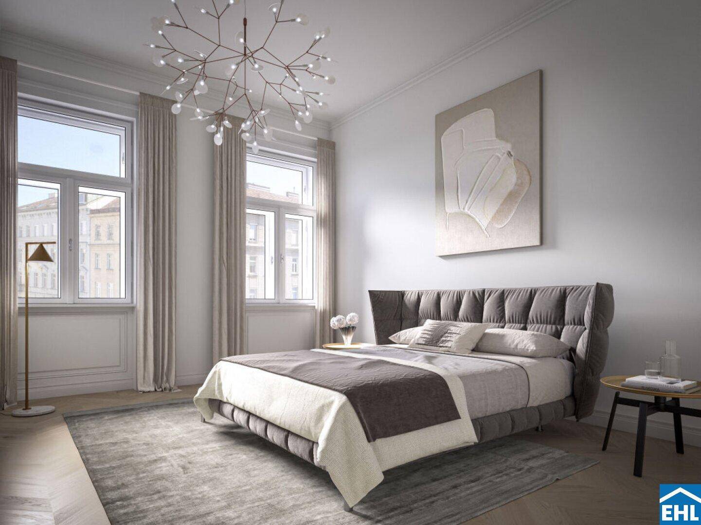Geräumiges Schlafzimmer mit Parkettboden, hohen Fenstern und elegantem Doppelbett.