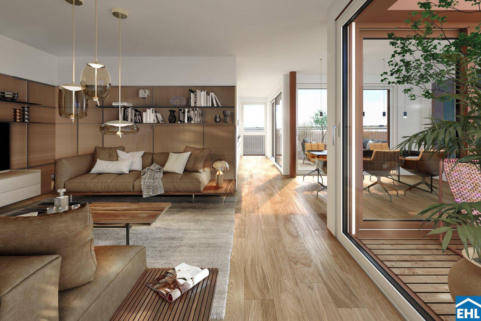 Gemütliches Wohnzimmer mit Holzboden, Bücherregal und Zugang zu einem kleinen Balkon.