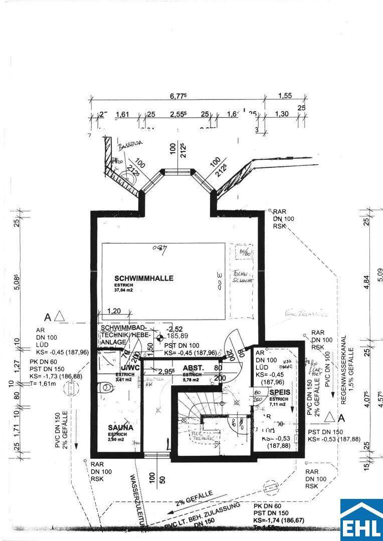 Grundriss des Untergeschosses mit Schwimmhalle, Sauna und Speisekammer.