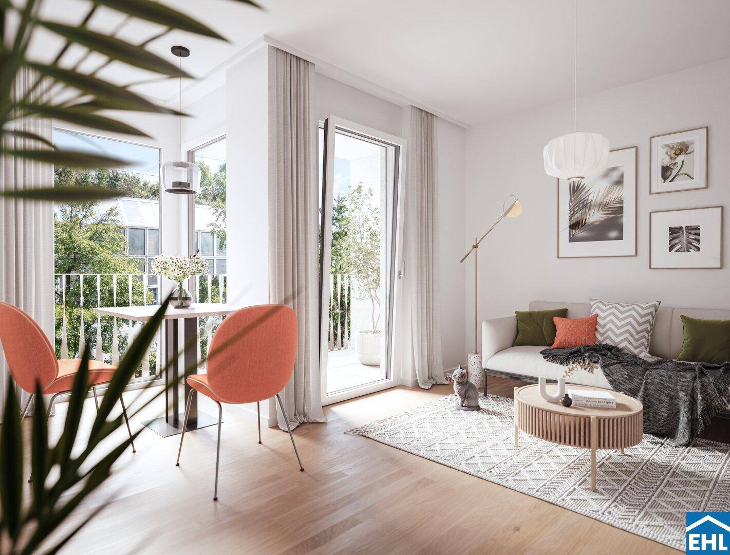 Heller Wohn- und Essbereich mit modernem Design, Parkettboden und Zugang zum Balkon mit Grünblick.