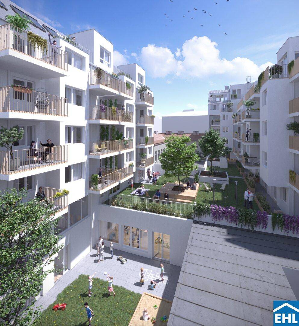 Innenhof eines modernen Wohnkomplexes mit Grünflächen, Spielplatz und Balkonen.