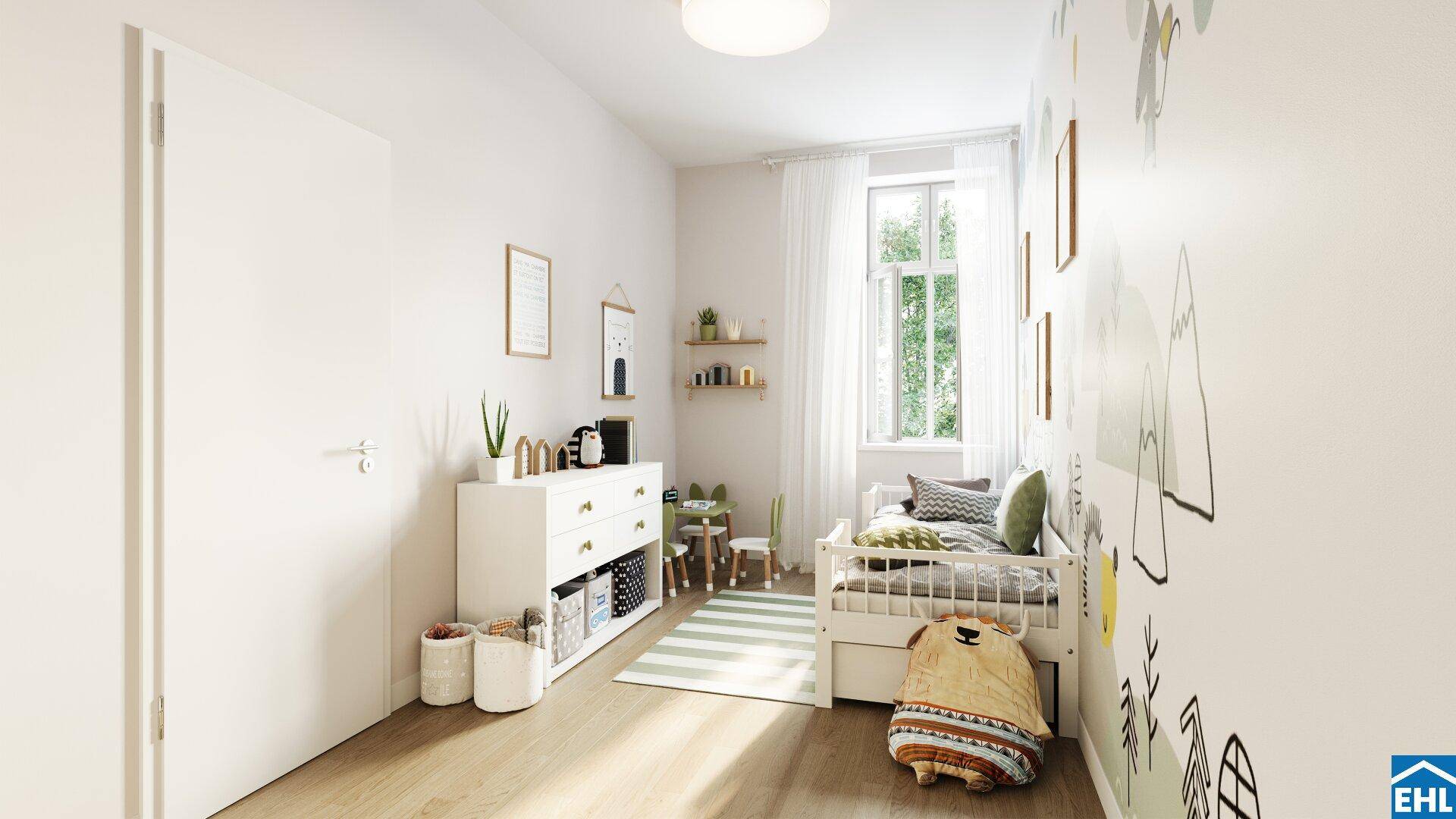 Helles Kinderzimmer mit Holzboden, weißer Einrichtung und verspielter Wanddekoration.