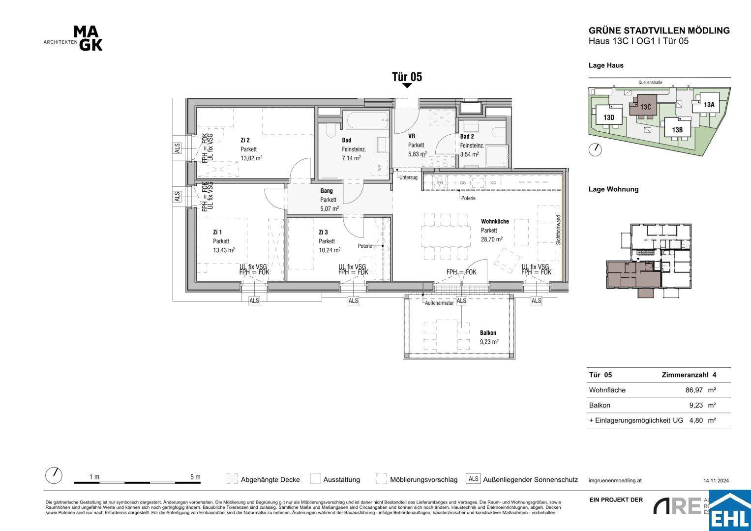 Grundriss der Wohnung Tür 05 mit vier Zimmern, Balkon und Parkettboden in den Wohnbereichen.