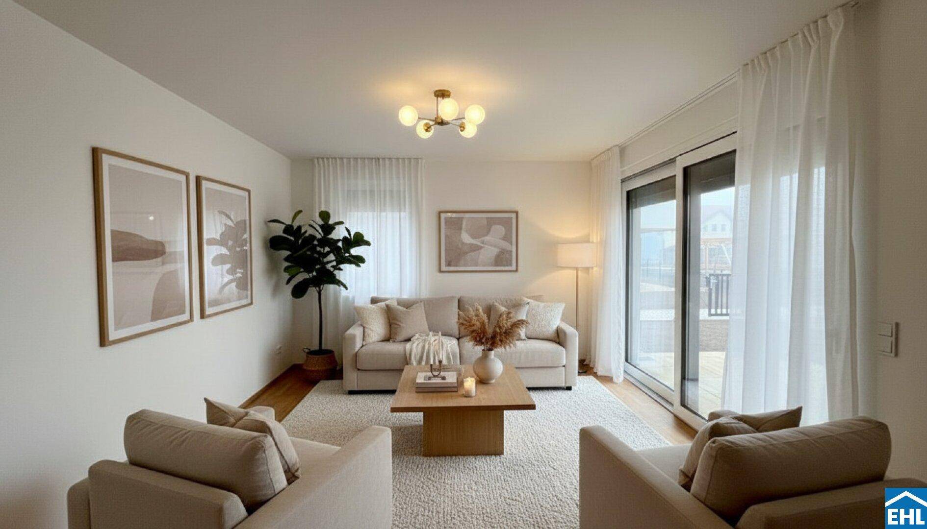 Helles, modern eingerichtetes Wohnzimmer mit beigefarbenen Möbeln, Holzboden und Zugang zur Terrasse.