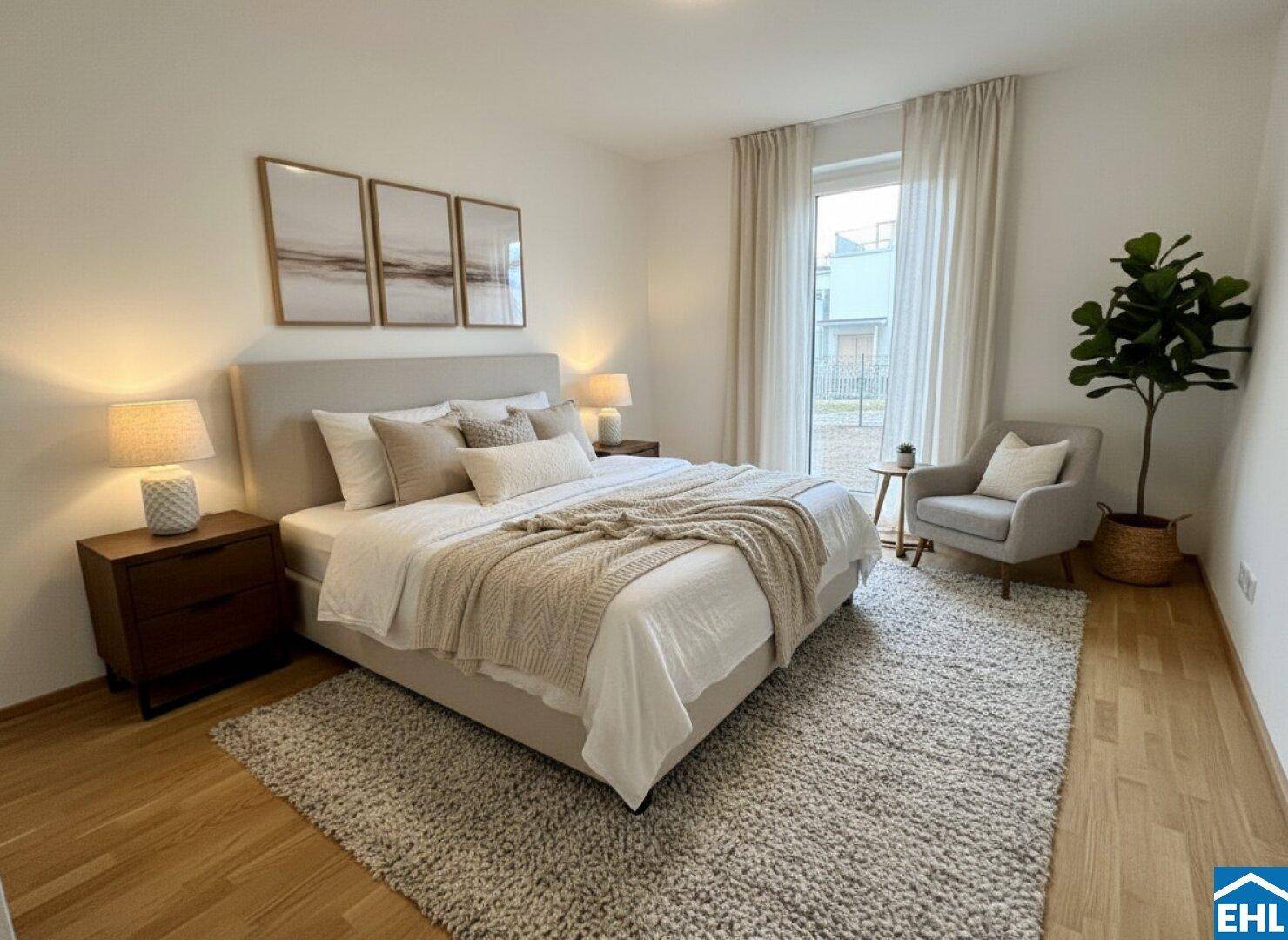 Helles Schlafzimmer mit modernem Bett, Nachttischen und einem großen Fenster mit Blick ins Grüne.