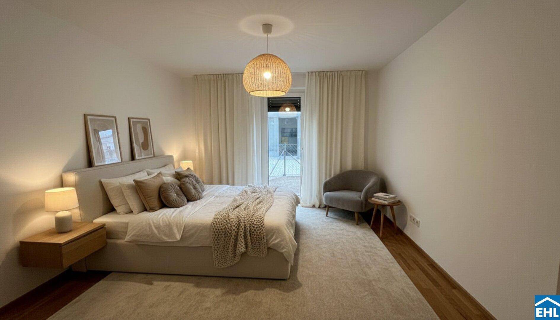 Gemütliches Schlafzimmer mit Doppelbett, Teppich und Zugang zum Balkon.