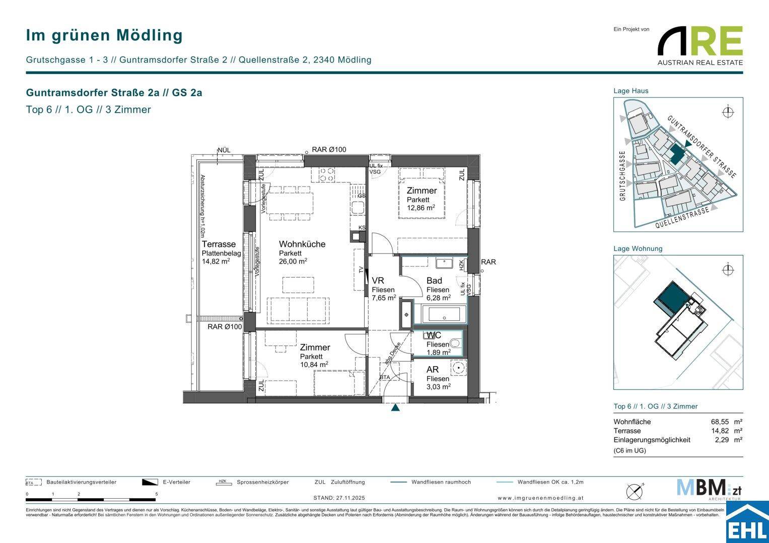 Detaillierter Grundriss einer Wohnung mit Terrasse, Wohnküche und drei Zimmern.