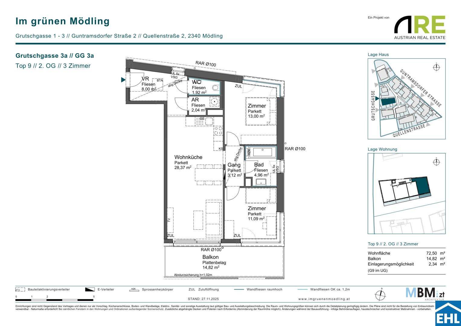 Detaillierter Grundriss einer Wohnung mit Balkon und drei Zimmern.