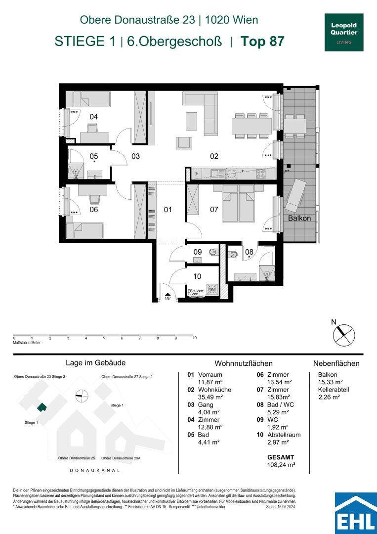 Grundriss einer Wohnung mit großem Wohn-Essbereich, mehreren Zimmern, zwei Bädern und einem Balkon.