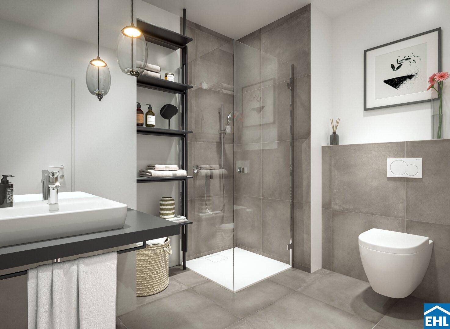 Modernes Badezimmer mit begehbarer Dusche, großformatigen Fliesen und stilvoller Beleuchtung.