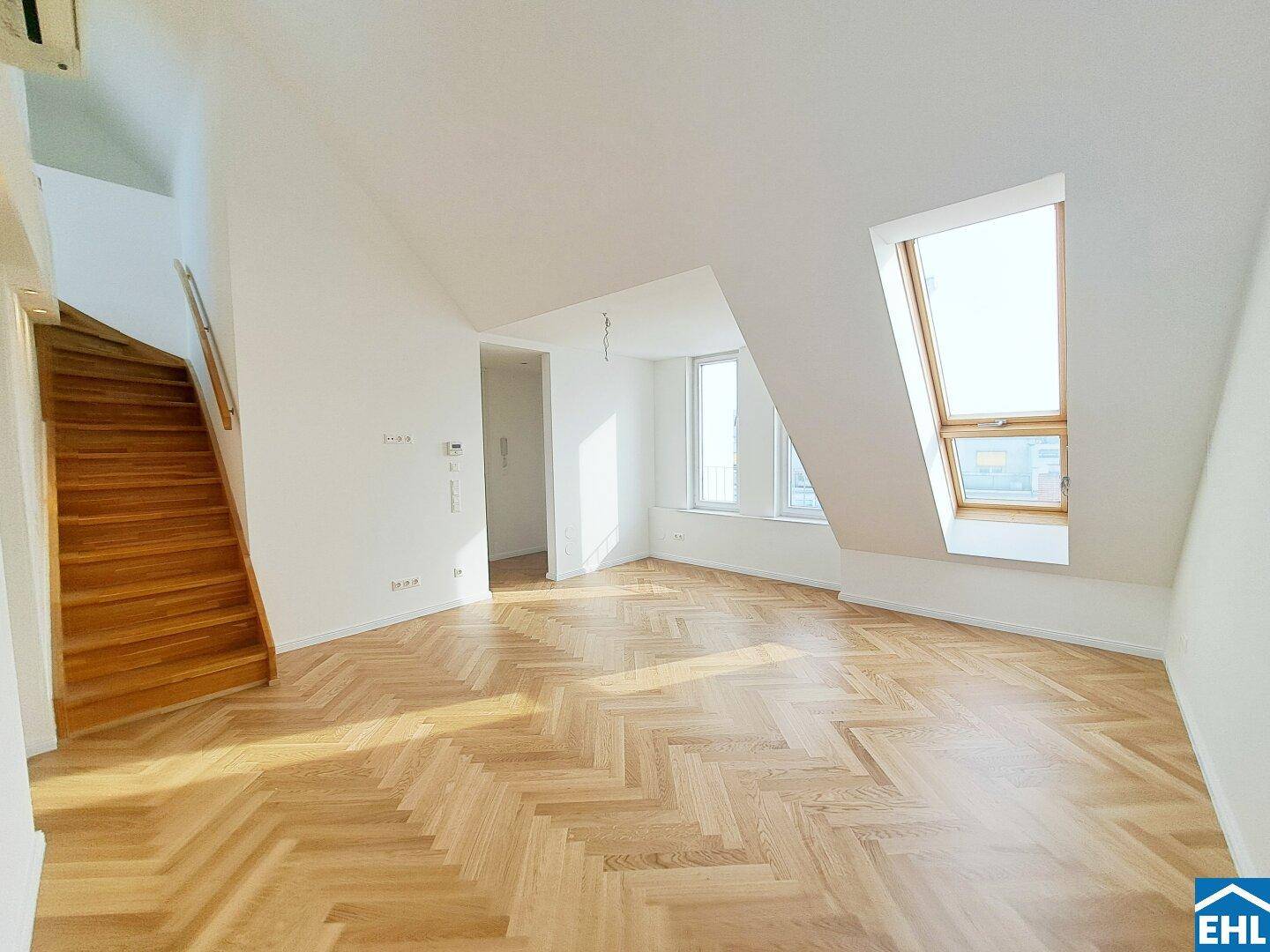 1150 Wien: 4 Zimmer-Dachgeschoß-Maisonettewohnung in U-Bahn-Nähe! - Radharc 2