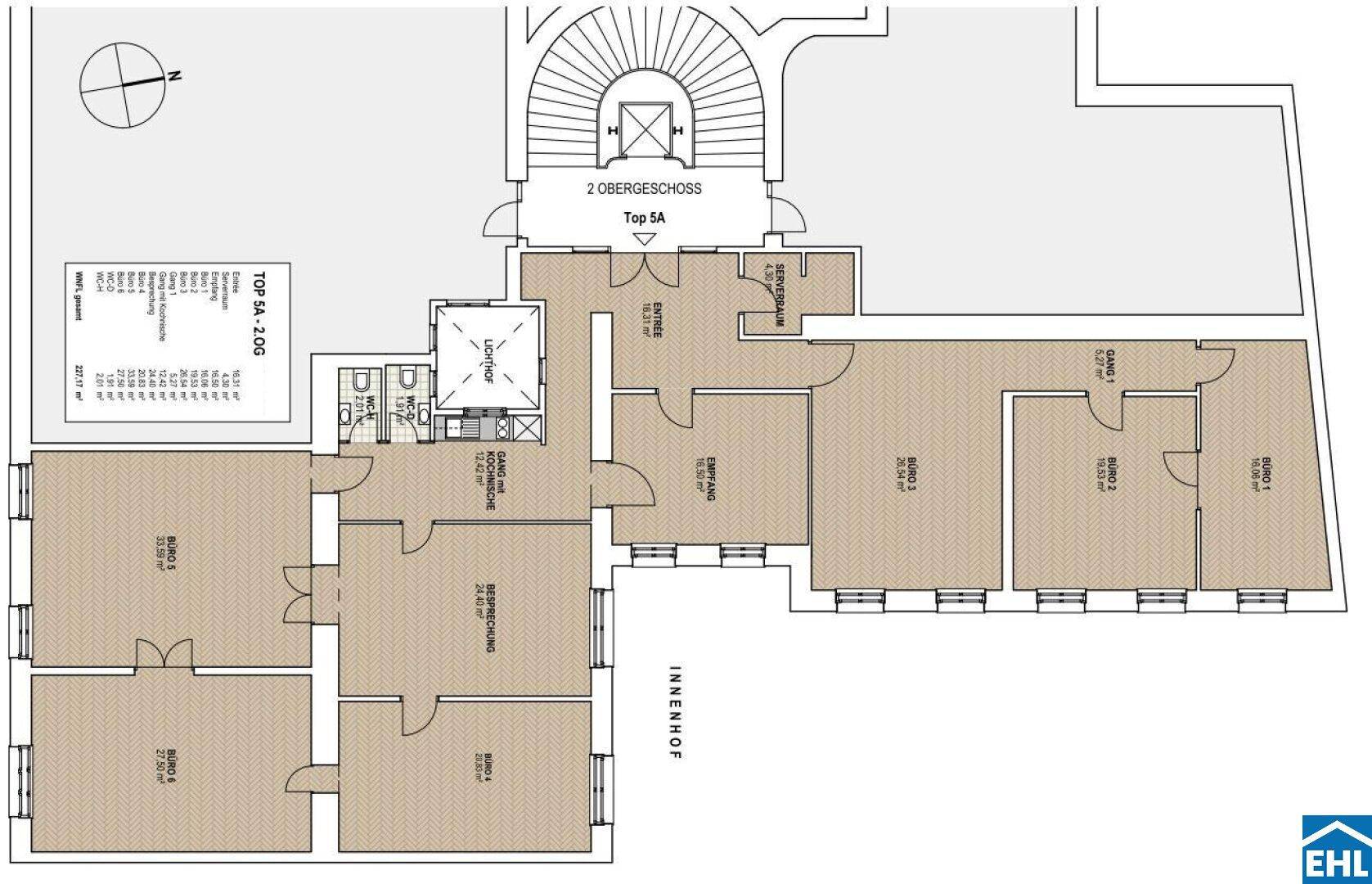 Grundriss des zweiten Obergeschosses mit mehreren Räumen und einem Innenhof.