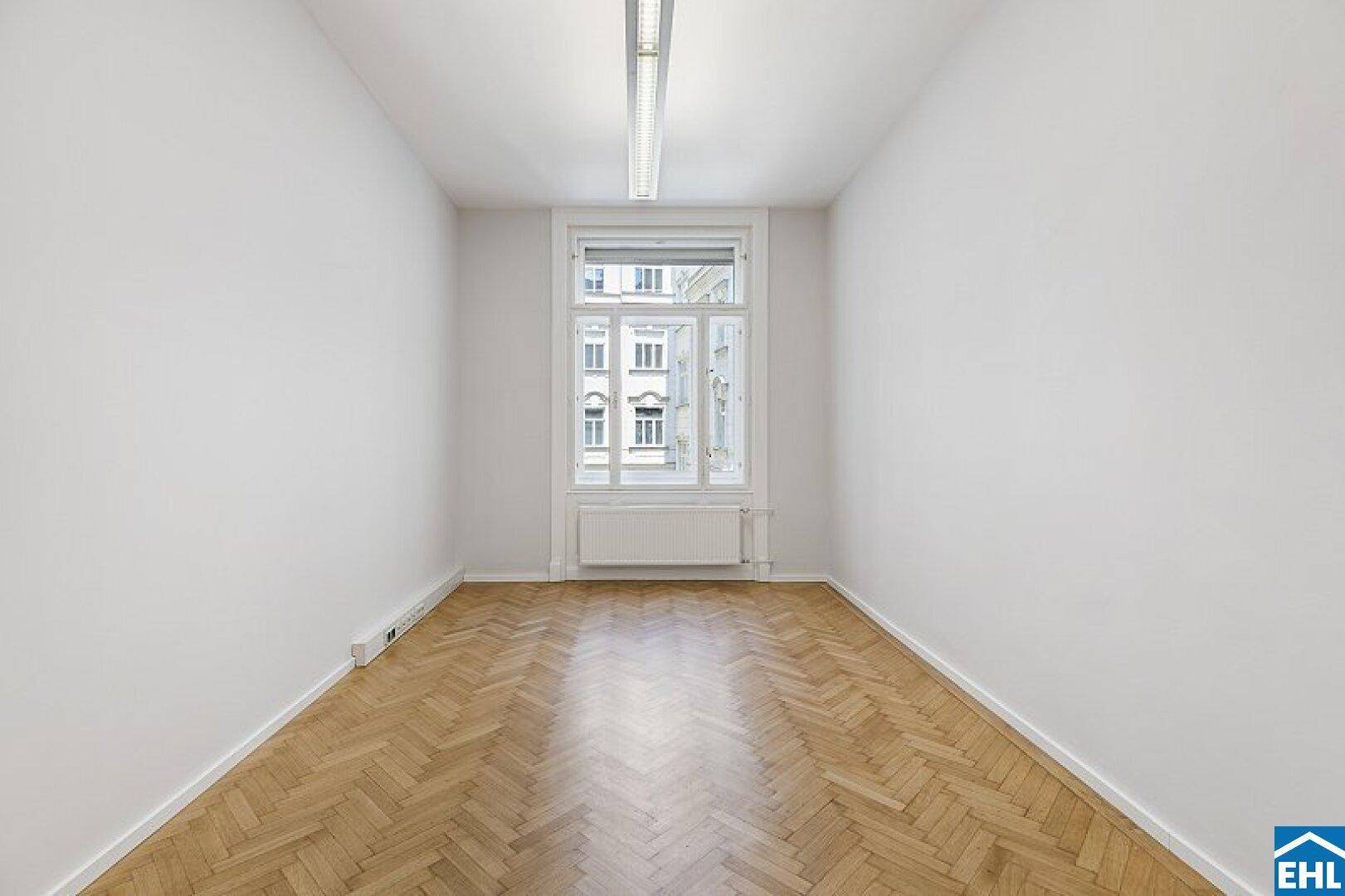 Wunderschöne Altbauwohnung mit Blick auf die französische Botschaft – další