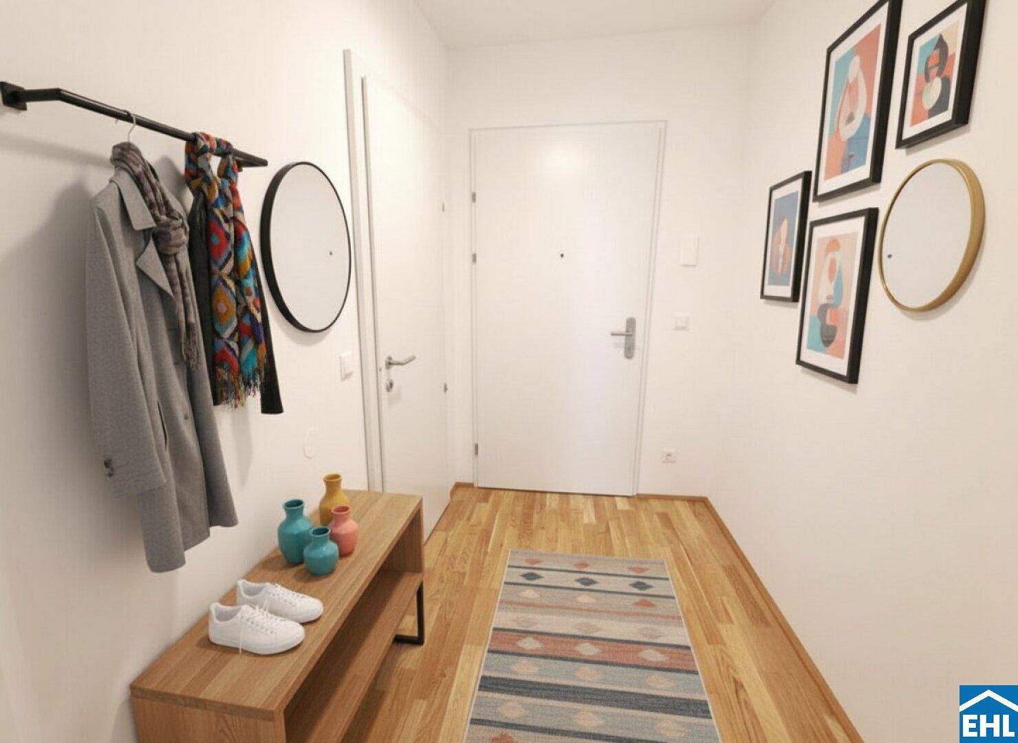 Freundlicher Eingangsbereich mit Garderobe, Spiegeln und dekorativen Elementen, einladend gestaltet.
