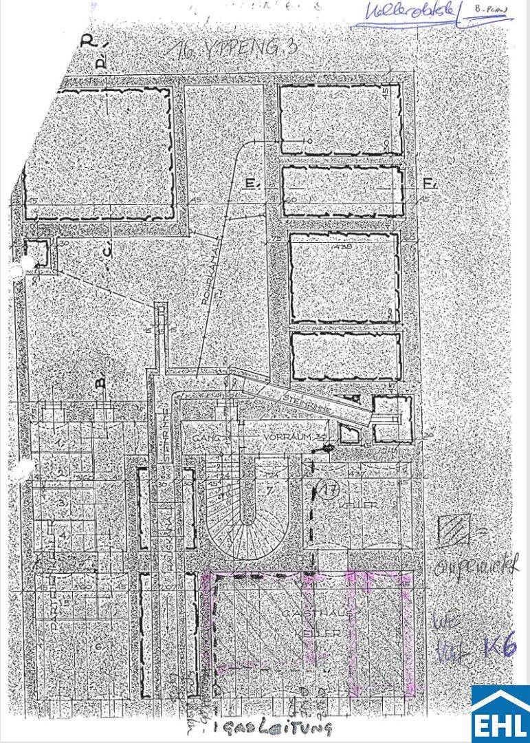 Detaillierter Grundrissplan eines Gebäudes mit verschiedenen Räumen und Treppenhaus.