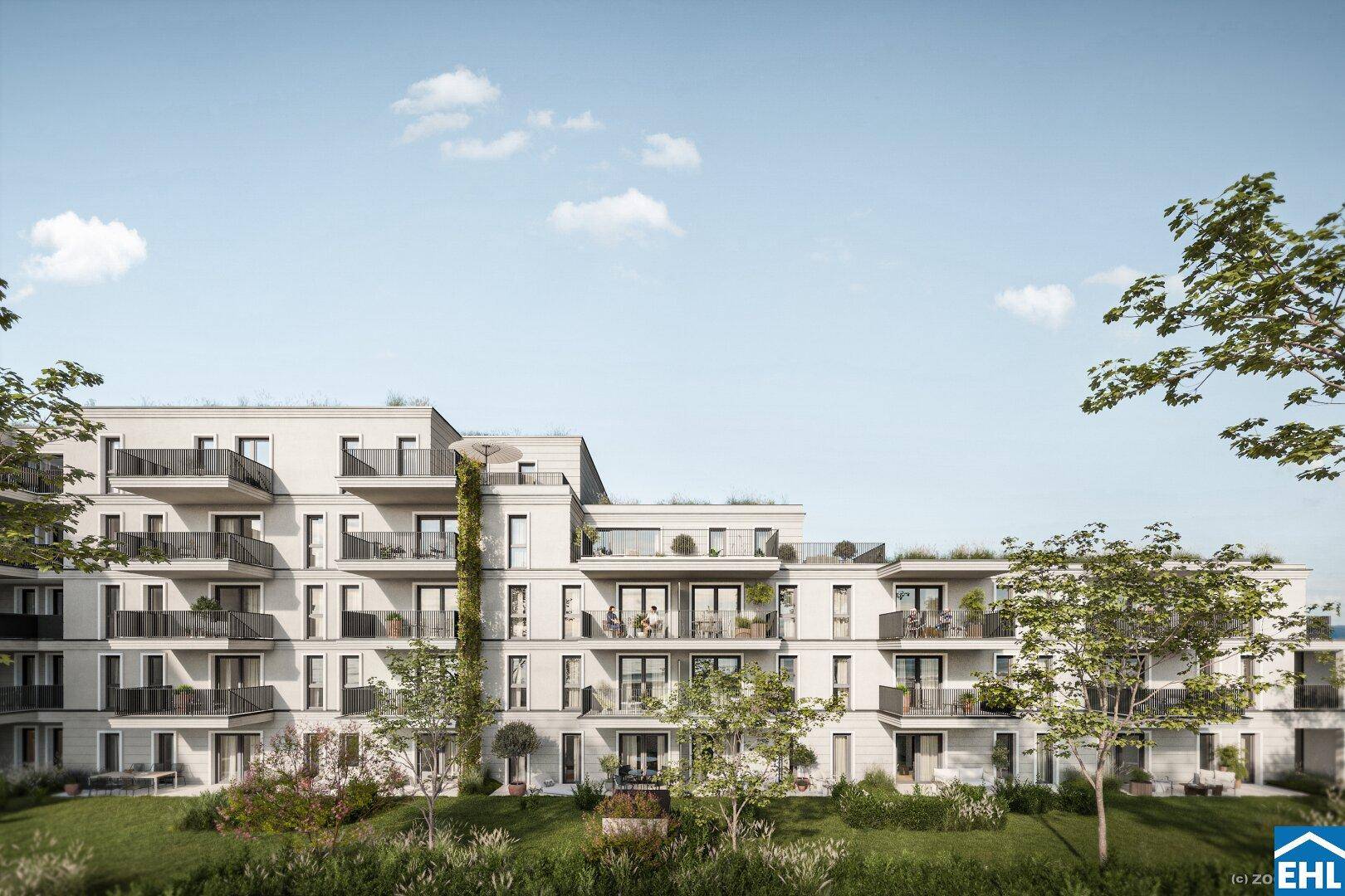 Moderne Wohnanlage mit mehreren Balkonen und begrünten Außenbereichen unter blauem Himmel.