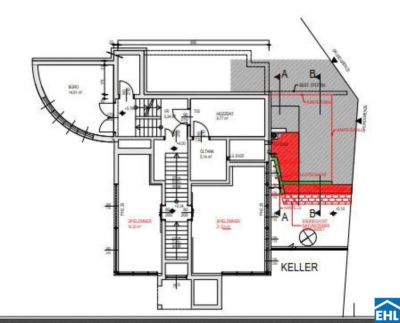 Grundriss des Kellergeschosses mit Büro- und Spielzimmerbereichen sowie Außenanlagen.