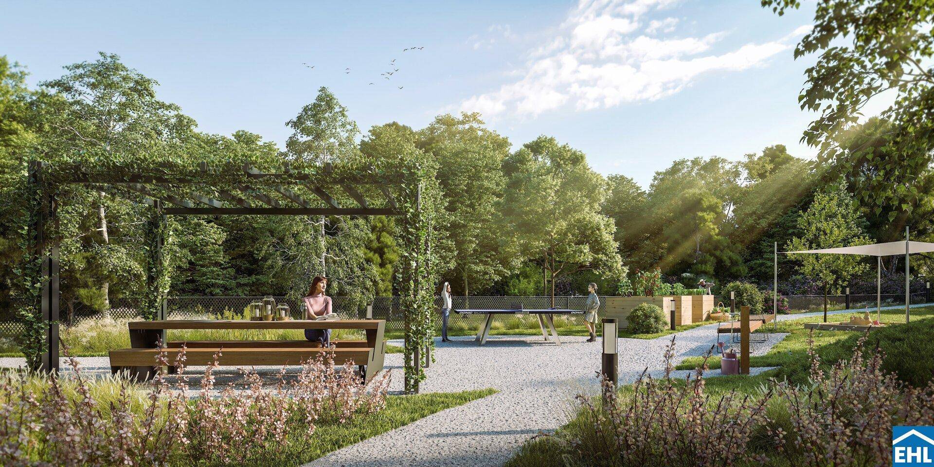 Großer Gemeinschaftsgarten mit Pergola, Picknicktisch, Tischtennisplatte und viel Grünfläche unter blauem Himmel.