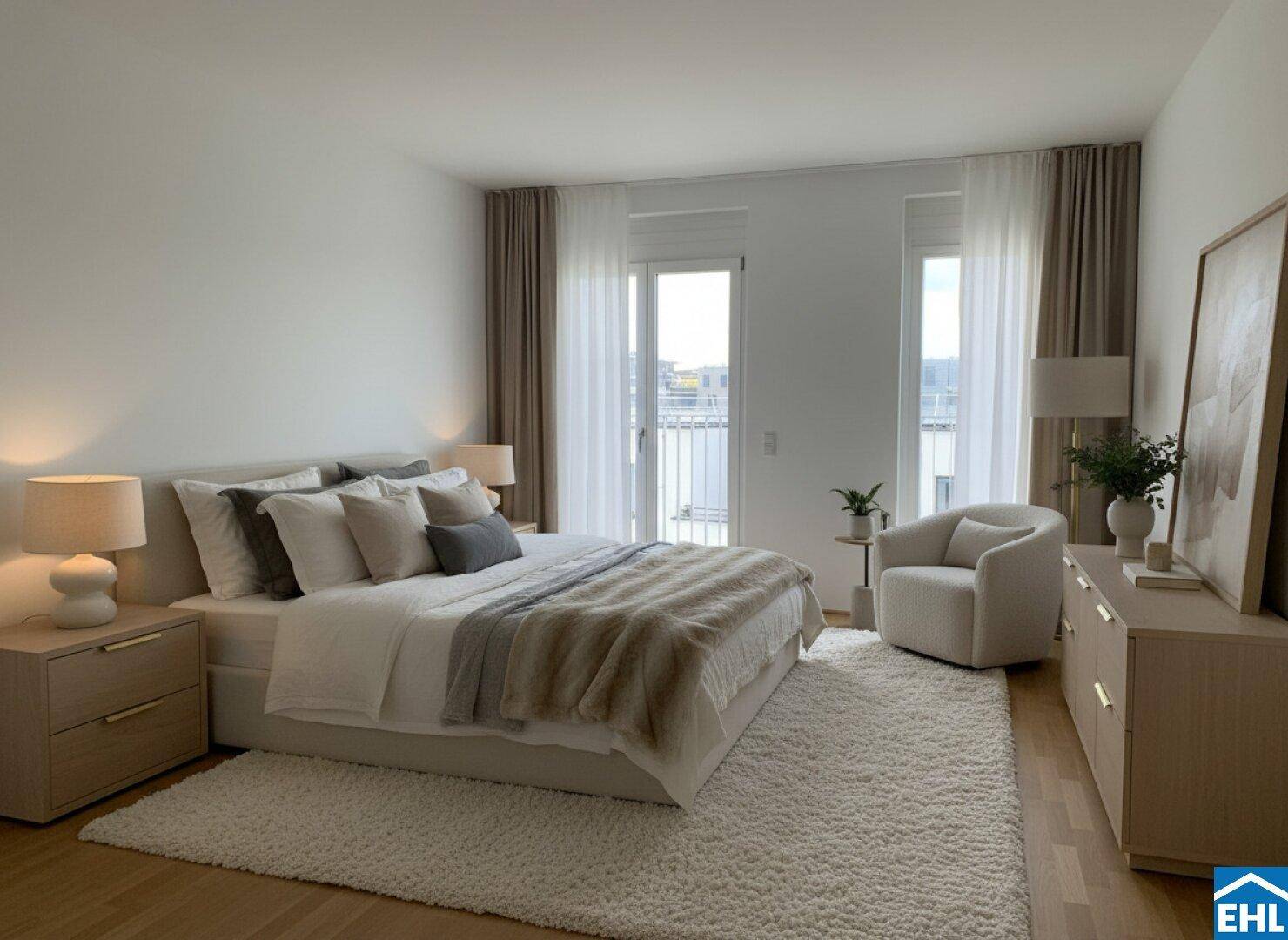 Helles, modernes Schlafzimmer mit Holzboden, großem Teppich und direktem Zugang zum Balkon.