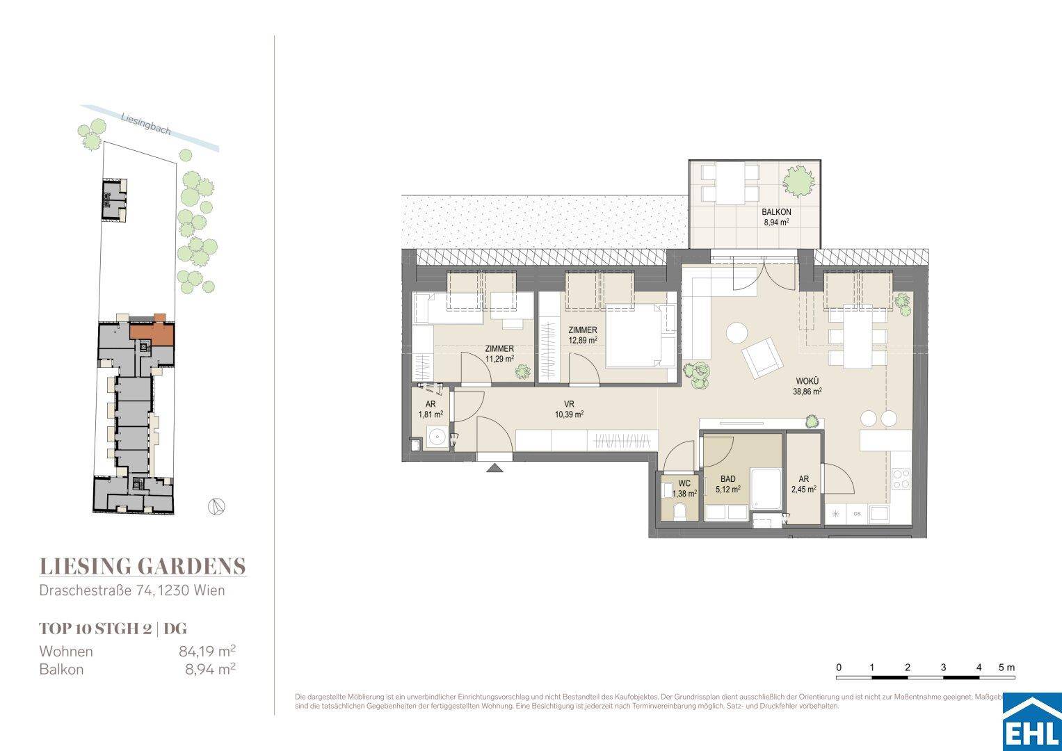 Detaillierter Grundriss einer modernen Wohnung mit offenem Wohn- und Kochbereich, zwei Schlafzimmern, einem Badezimmer, separatem WC und einem Balkon.