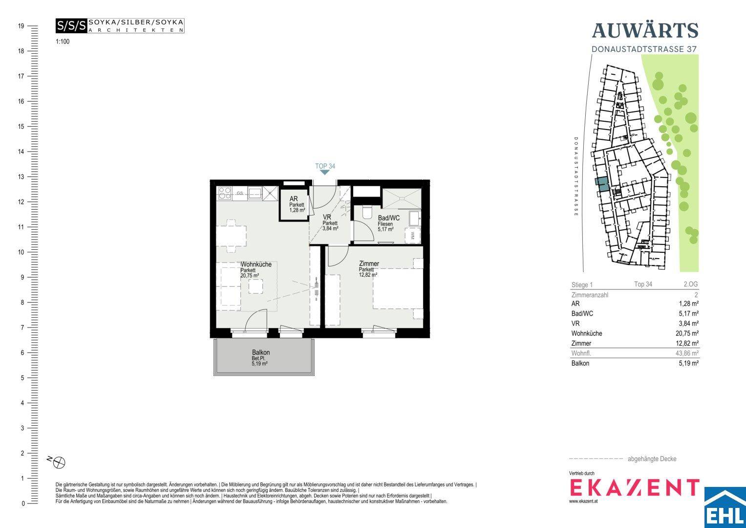 Grundriss einer Wohnung mit Wohnküche, Schlafzimmer und Balkon.