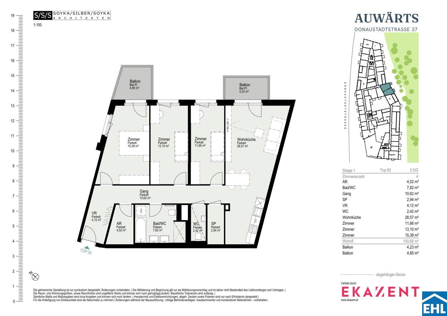 Detaillierter Grundriss einer Wohnung mit mehreren Zimmern und Balkonen.