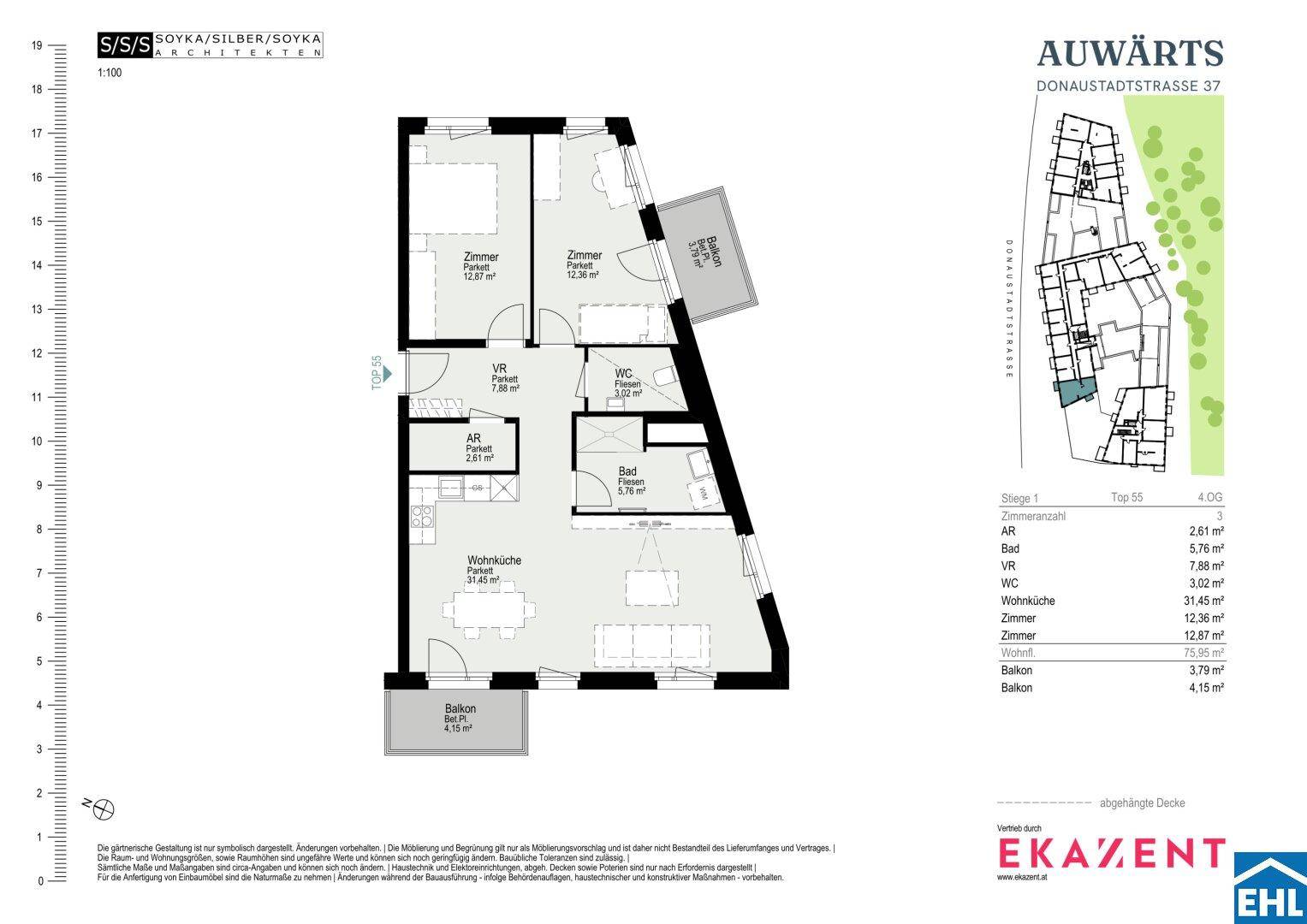 Detaillierter Grundriss einer Wohnung mit mehreren Zimmern, zwei Bädern und einem Balkon.