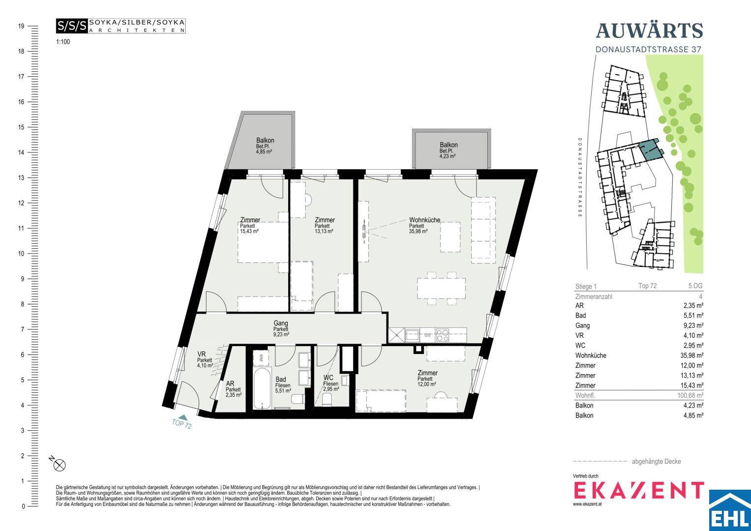 Grundriss einer Wohnung mit zwei Balkonen, drei Zimmern und offener Wohnküche.