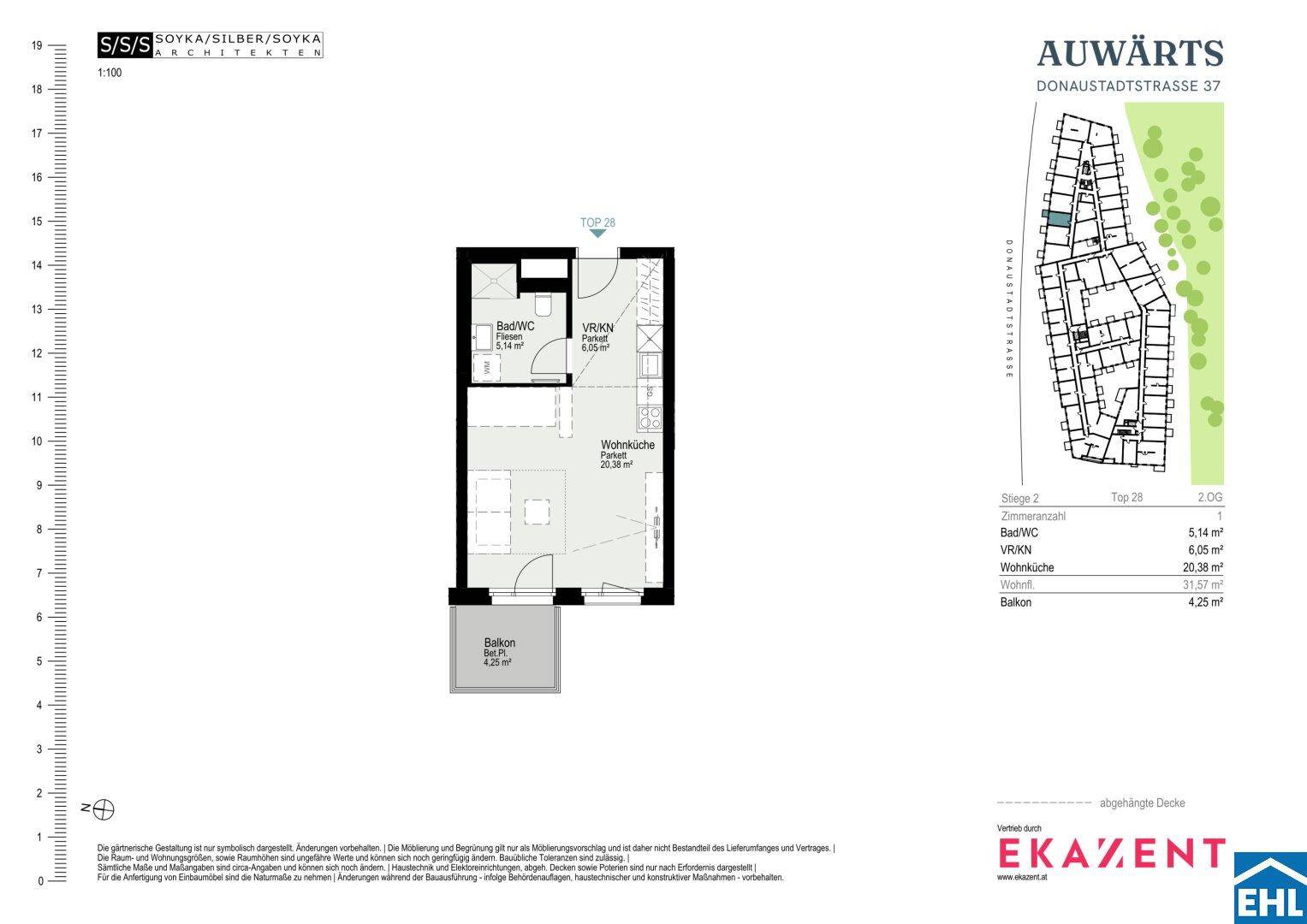 Detaillierter Grundriss einer modernen Wohnung mit offener Wohnküche, Bad und Balkon.