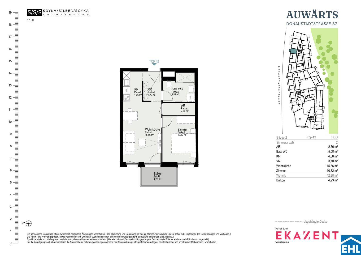 Grundriss einer Wohnung mit Wohnküche, Zimmer, Bad und Balkon.